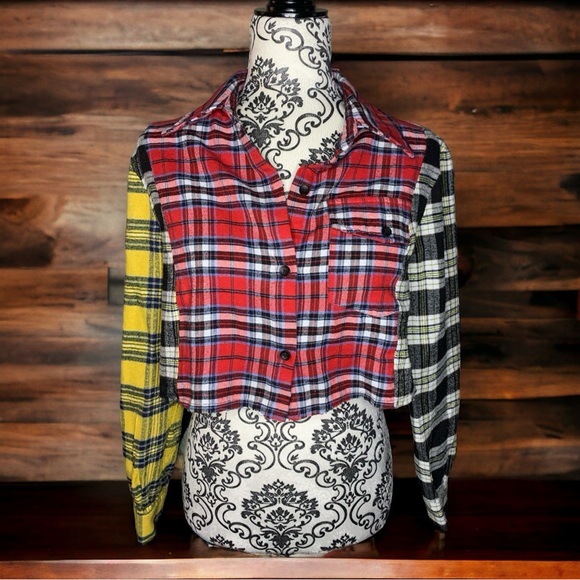 SHEIN Women’s cropped multi plaid button down- Small - Picture 3 of 7